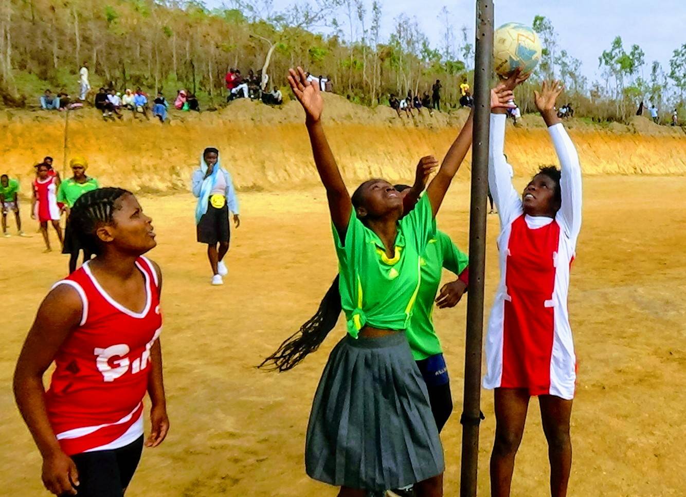 girls playing netball